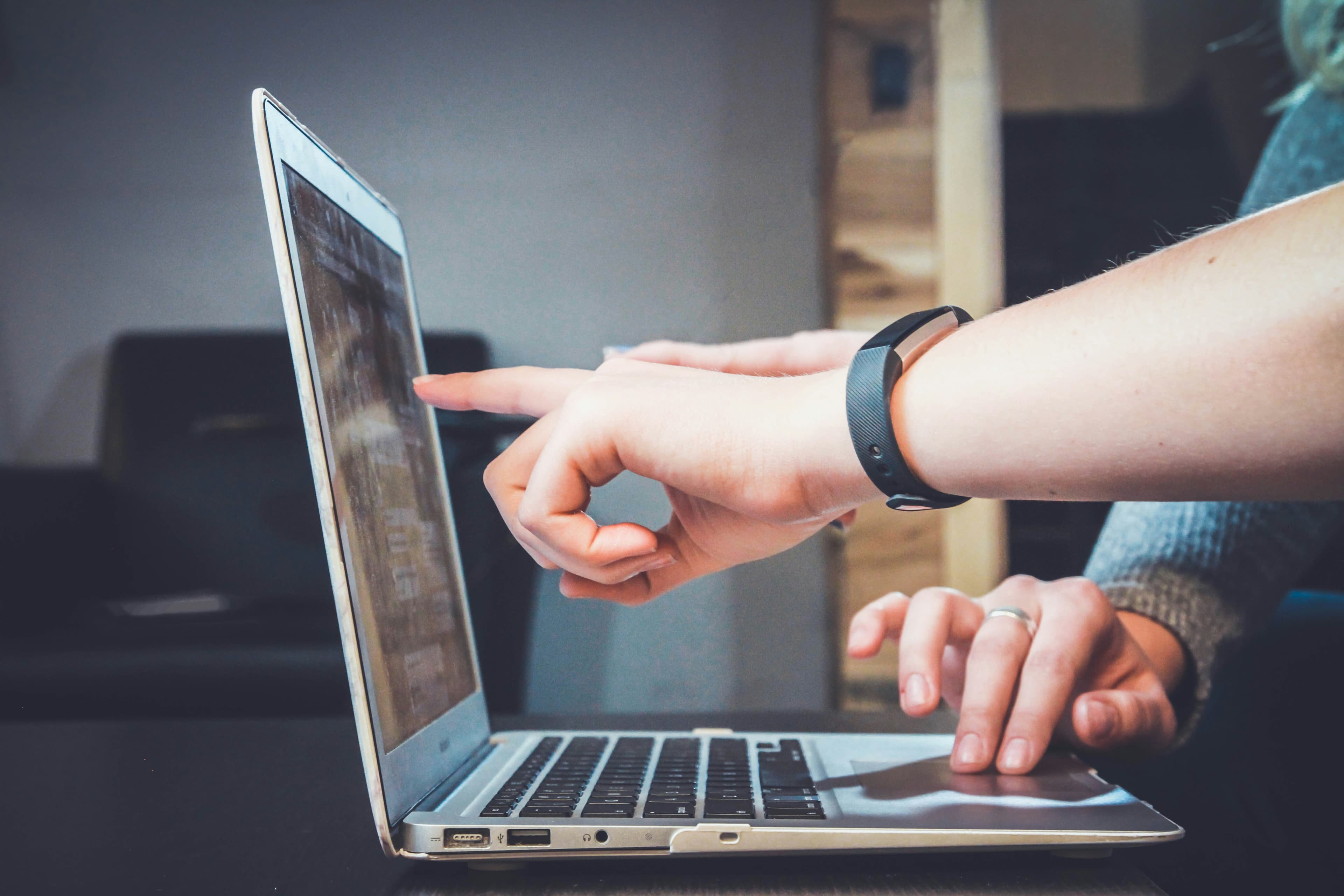Ecommerce social media advertising and online sales growth